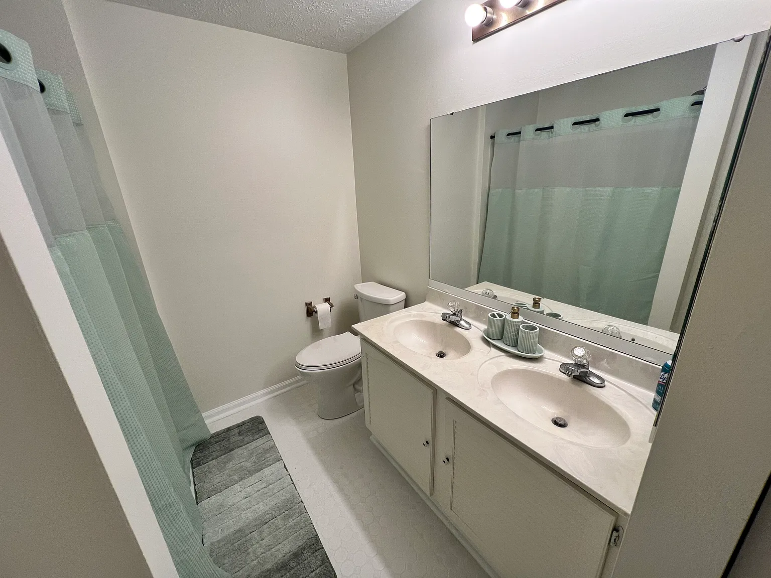 3 bed, 2.5 bath, 1800 sqft, $875 — Photo 4