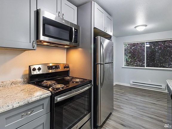 5th image of 245 15th St SE #3