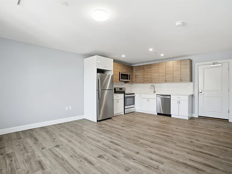 632 Centre St #302 — Photo 1
