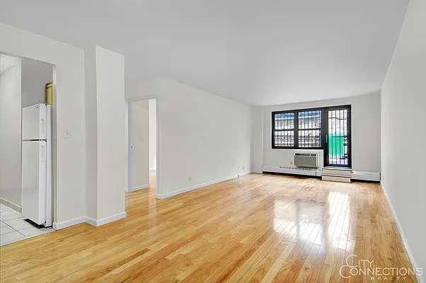 Rented by City Connections Realty | media 3