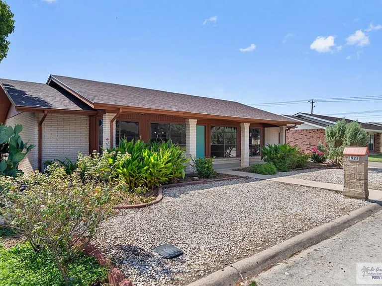 1925 Loquat Dr — Photo 3