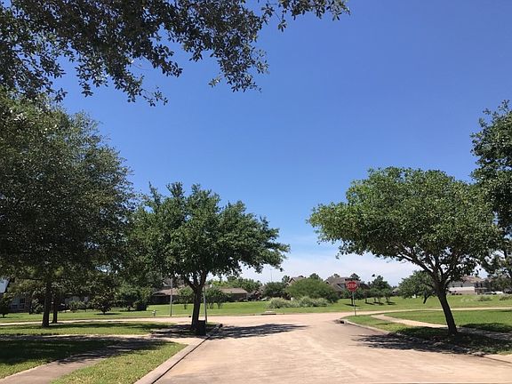 4th image of 5910 Coral Petal Ln