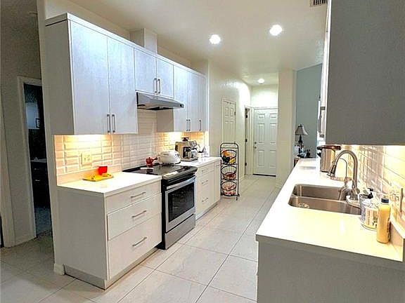 3rd image of 806 Amethyst Dr