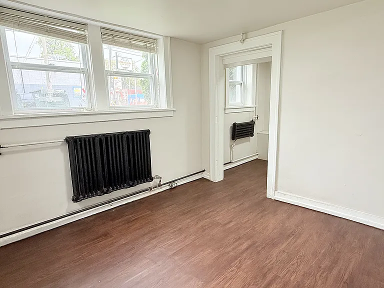 1518 University Ave — Photo 10