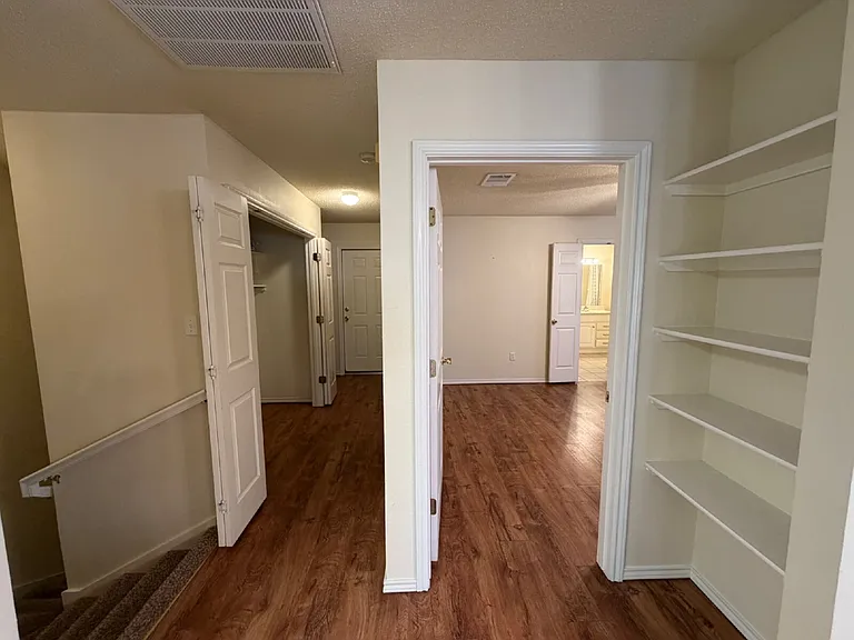 9709 Joliet Ave — Photo 5