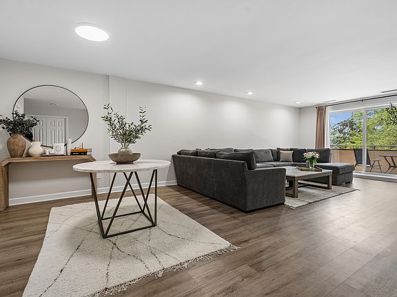 3rd image of 7201 N Lincoln Ave APT 203