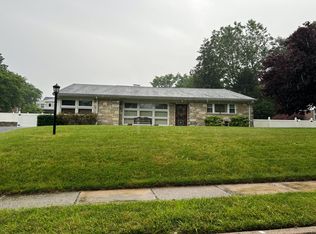 8 Edgemoor Rd, Cheltenham, PA 19012