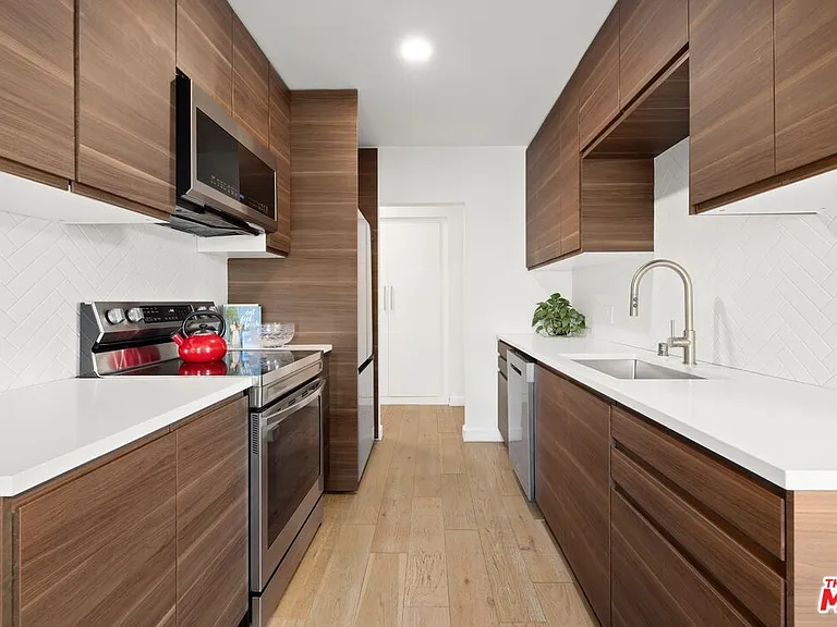 7300 Franklin Ave #554 — Photo 8