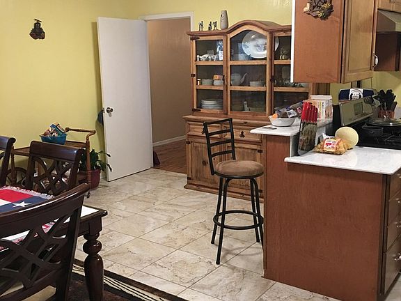 3rd image of 2106 Pinecrest Dr