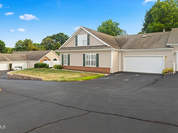 2nd image of 158 Avonlea Pl #158