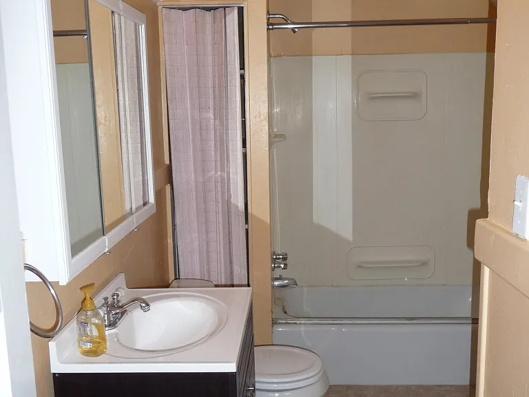 215 N Bassett St — Photo 9