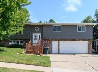 608 17th Ave NW, Mandan, ND 58554