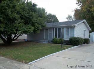 2720 Queensway Rd, Springfield, IL 62703