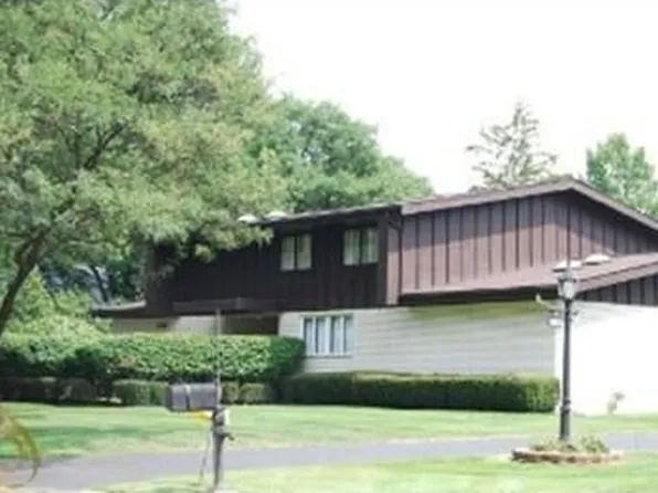 28475 Tavistock Trl, Southfield, MI 48034