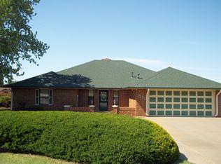 2221 Ryan Dr, Weatherford, OK 73096