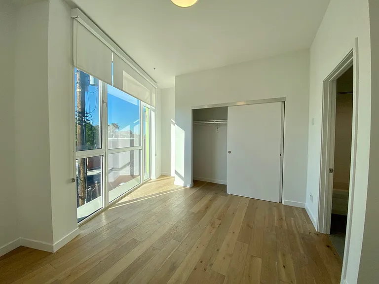 5135 W Adams Blvd #301 — Photo 11