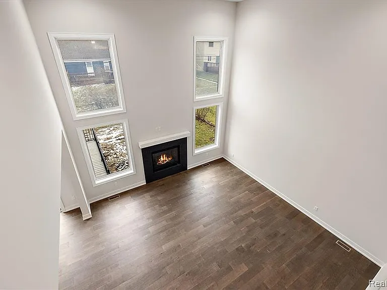 2921 Walsh Dr — Photo 28