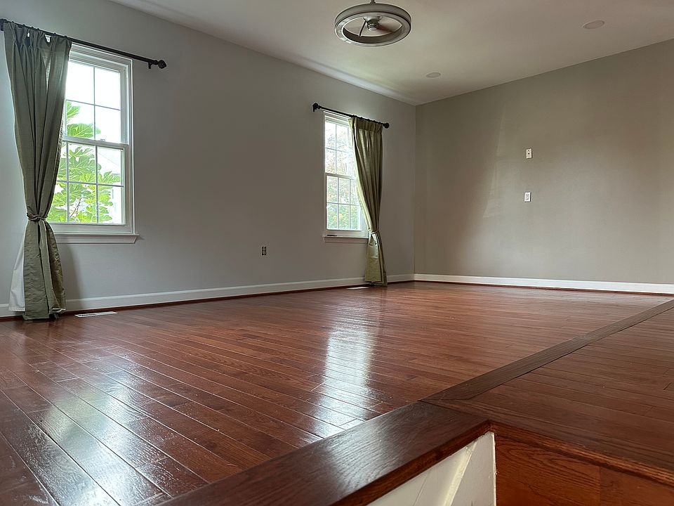 1st image of 163 Lazy Hollow Dr
