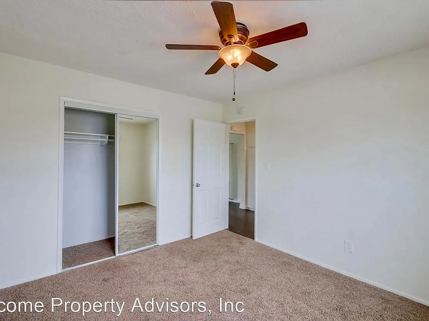 Charming Light and Bright 2 Bed/1 Bath — Photo 3