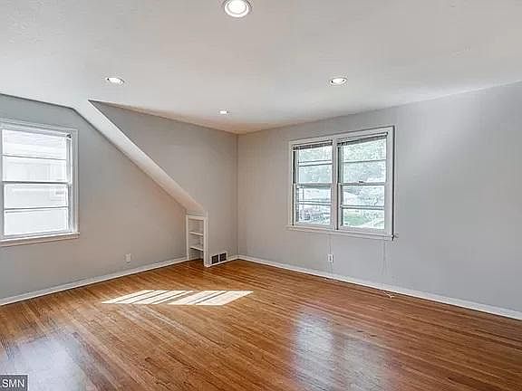 3rd image of 998 Lafond Ave #2