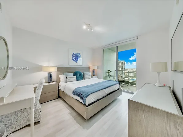 90 SW 3rd St APT 3109, Miami, FL 33130