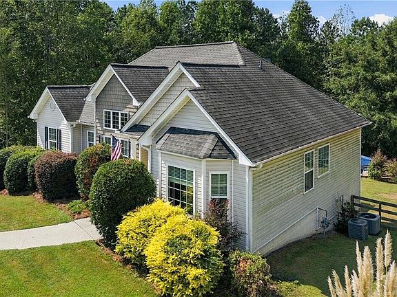 3rd image of 107 Nelson Ridge Dr