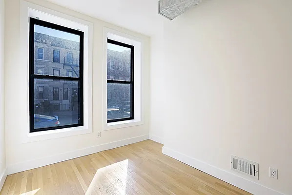 Rented by Arwell Realty | media 2