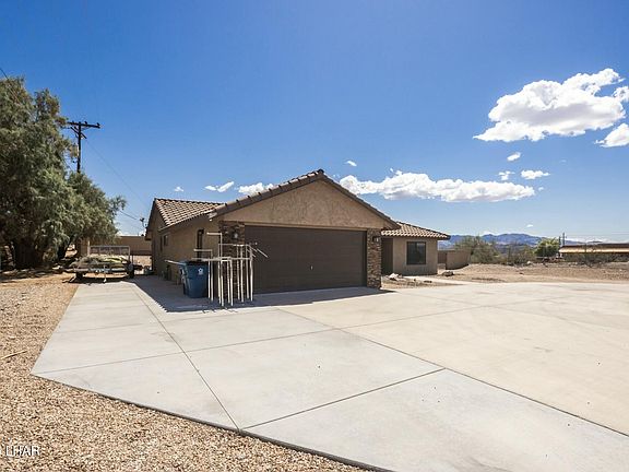 3rd image of 2104 Smoketree Ave N