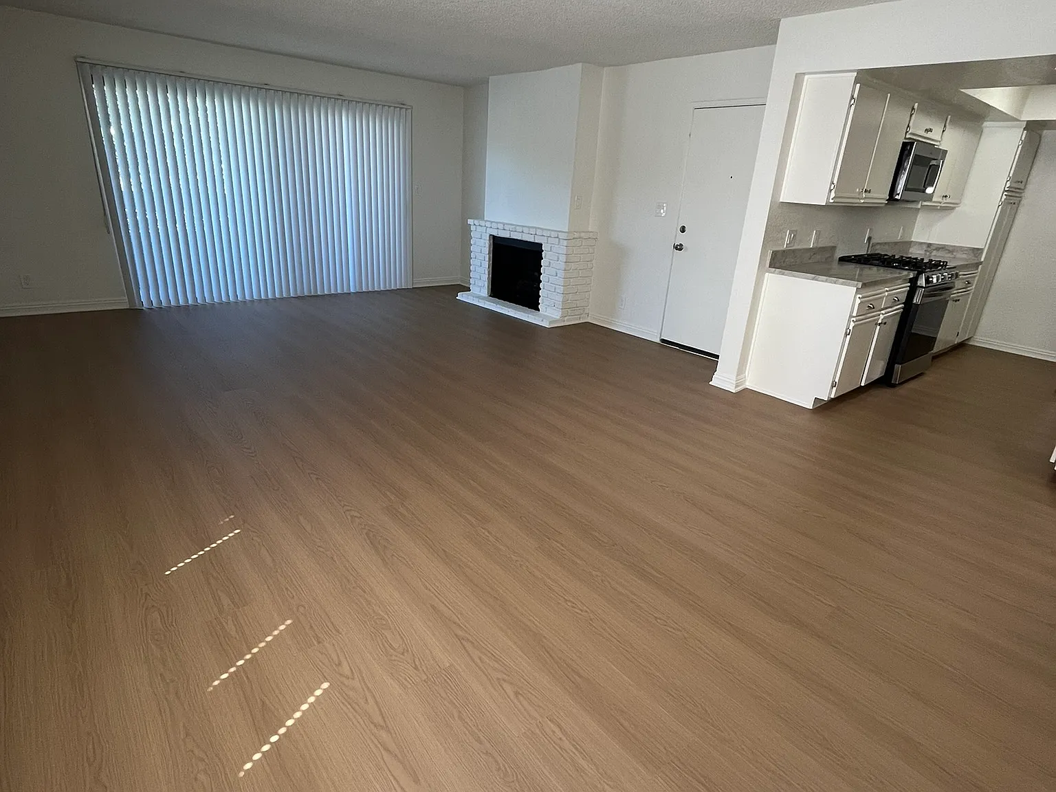 2 bed, 1009 sqft, $2,595 — Photo 3