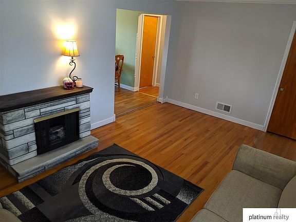 4th image of 840 E 21st St