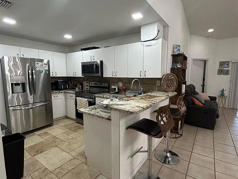 11296 SW 17th Ct — Photo 4