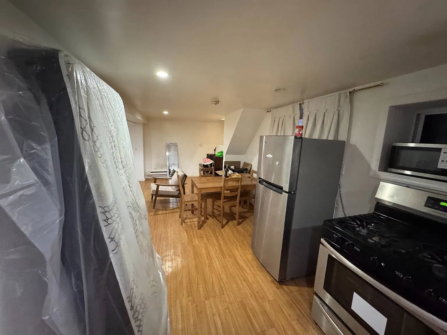 2 bed, 1.0 bath, 700 sqft, $2,300 — Photo 4