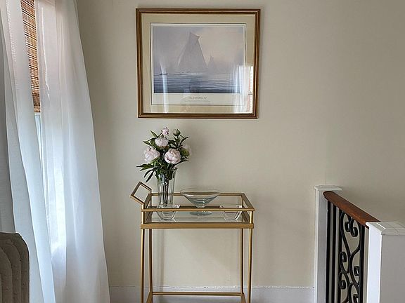 Alcove at top of stairs