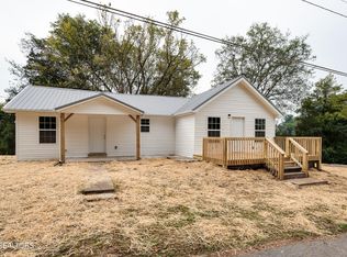 504 Henderson St, Harriman, TN 37748