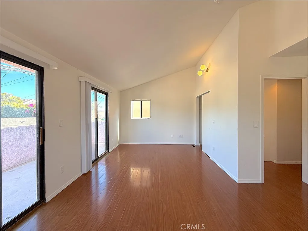 2 bed, 1.5 bath, 1020 sqft, $2,900 — Photo 2