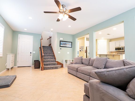 4th image of 792 Embassy Cir