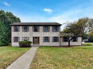 330 Bayberry Ct, West Chicago, IL 60185