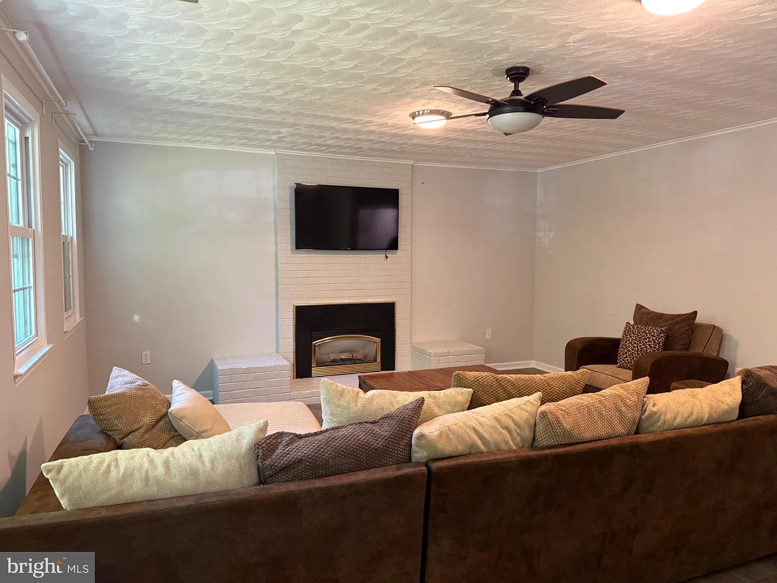 2 bed, 1.0 bath, 2176 sqft, $1,500 — Photo 2