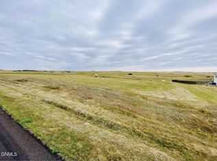 8560 Tophill Dr, Bismarck, ND 58503