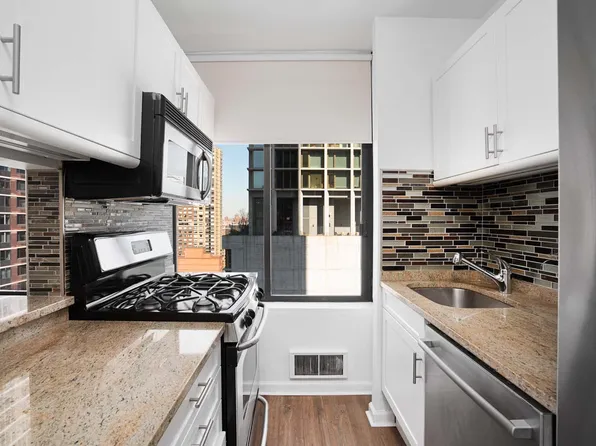 300 East 93rd Street image 1 of 16