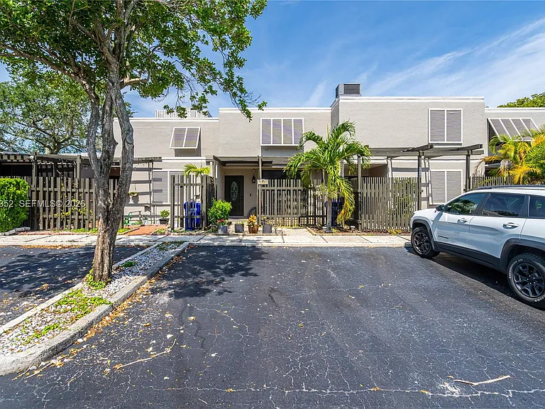1424 NW 113th Way — Photo 1