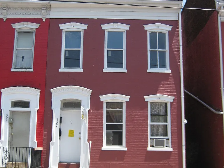 527 S Queen St #1 — Photo 1