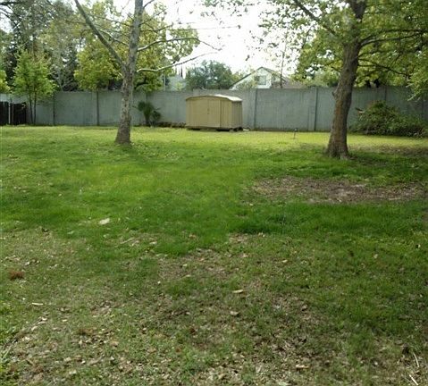 3rd image of 6912 Pin Oak Ct