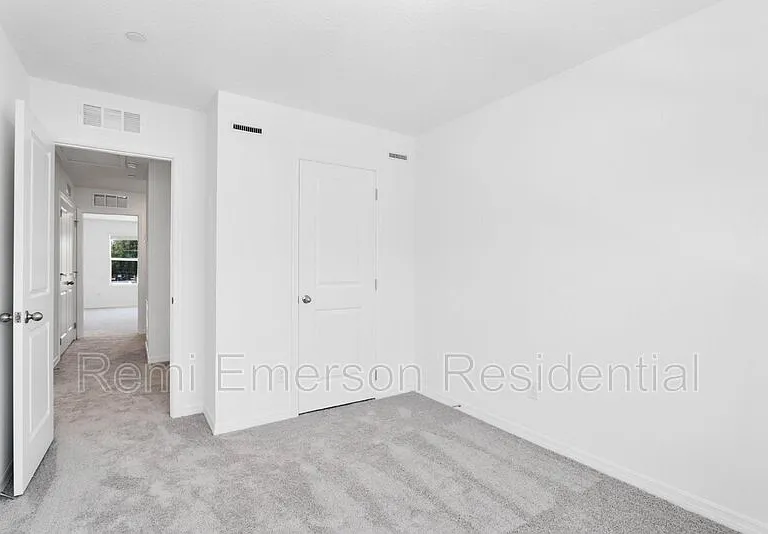 3150 Merton Aly — Photo 8