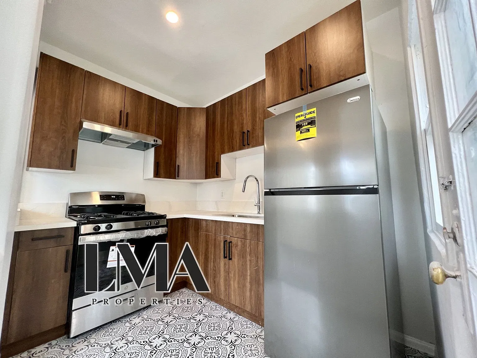 2 bed, 1.0 bath, 700 sqft, $2,695 — Photo 4