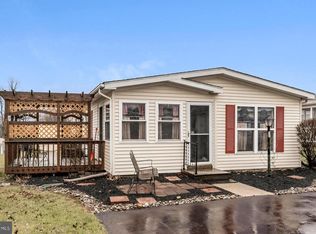 27 Longwood Ct E, Harleysville, PA 19438