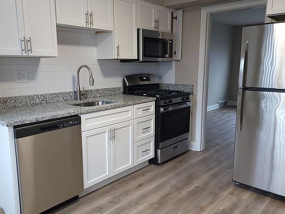2nd image of 3832 Chenoweth Ct #4