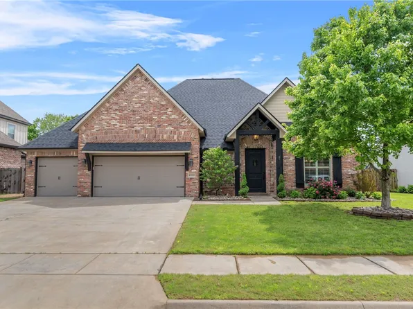 6503 S 35th St, Rogers, AR 72758