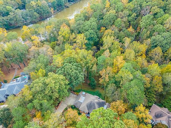 3rd image of 2125 River Cliff Dr