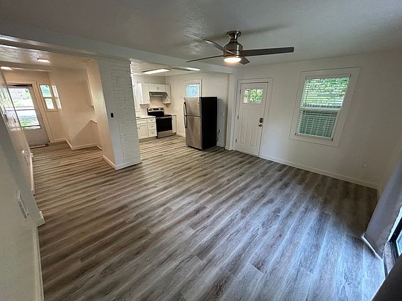 3rd image of 3112 W South Loop Ave